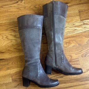 Clarks Elegant Gray Knee-High Women's Boots
